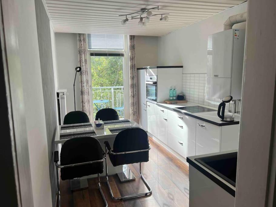 Schoenes City-Apartment Im Zentrum Mit Balkon Hof  Buitenkant foto